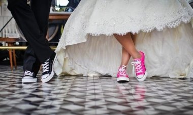 Σταματήστε να παντρεύεστε όλοι, μας αγχώνετε!!