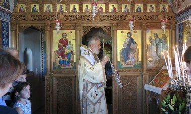 Αρχιερατική Ιερουργία στον Ι. Ναό του Τιμίου Προδρόμου "Των Ψηφίδων" στην Ανω Μερά Μυκόνου