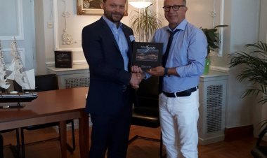 Τον Αντιπεριφερειάρχη Κυκλάδων επισκέφθηκε ο υποψήφιος επενδυτής του Νεωρίου  Πάνος Ξενοκώστας.