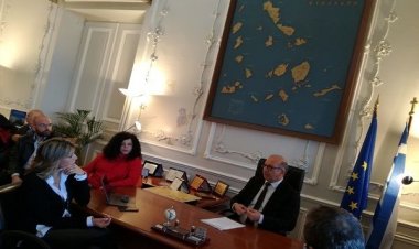 Συνάντηση του Αντιπεριφερειάρχη Κυκλάδων Γιώργου Λεονταρίτη με τη Βουλευτή της Νέας Δημοκρατίας Άννα Καραμανλή