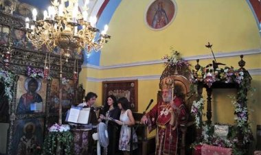 Θεία Λειτουργία Ιερουργούντος του Σεβασμιωτάτου Δωροθέου Β’ με την διεθνούς φήμης υμνωδό του Βυζαντινού μέλους Νεκταρία Καραντζή [Pics+Videos]