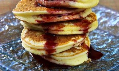 Τηγανίτες με πετιμέζι και Μυκονιάτικο ξινότυρο, η παραδοσιακή συνταγή (βήμα-βήμα)