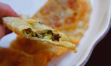 Χορτοπιτάκια στο τηγάνι (βήμα-βήμα)