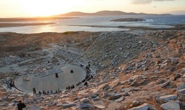 Με μήνυμα τη Δικαιοσύνη και με ιδιαίτερο συμβολισμό η "Εκάβη" στο Αρχαίο Θέατρο της Δήλου μετά από 2100 χρόνια