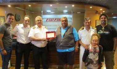 Ο Α.Ο. Μυκόνου βράβευσε τιμητικές πλακέτες με τις ακτοπλοϊκές εταιρίες Fast Ferries και Golden Star Ferries