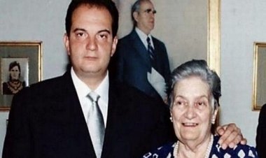 Στη Μύκονο ο Κώστας Καραμανλής για να εκπληρώσει την τελευταία επιθυμία της μητέρας του