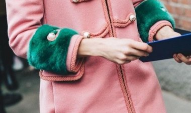 Ροζ παλτό, είναι το απόλυτο κομμάτι!! Θα το τολμούσατε?