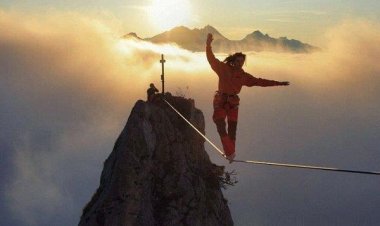 Τιποτα δε φεύγει μέχρι να μας διδάξει αυτό που χρειάζεται να μάθουμε.