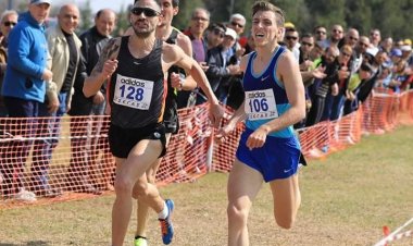 Πρωταθλητές Ελλάδος οι Αθλητές του Α.Ο Μυκόνου. 2η η Πετρουλάκη, 3ος ο Μαγγίνας στα ατομικά