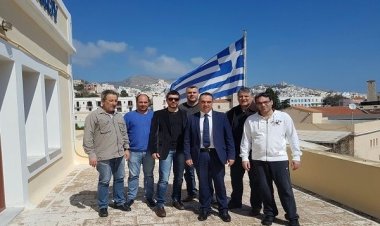 Συνάντηση εργασίας του Αντιπεριφερειάρχη Γιάννη Φλεβάρη με τις Διευθύνσεις  Κυκλάδων στη Σύρο