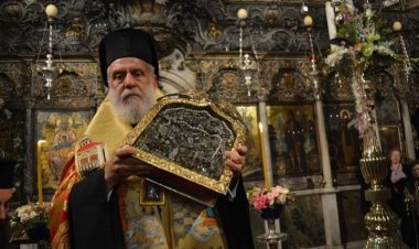 Πληθύς Πανελλήνων στο Ιερό Νησί της Τήνου για την εορτή του Ευαγγελισμού