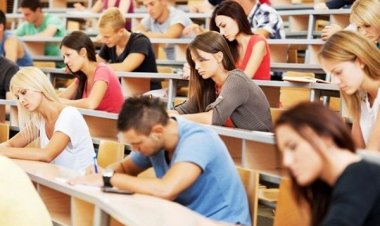 Πανελλαδικές 2017: Άλλαξε για τρίτη φορά ο αριθμός των εισακτέων σε ΑΕΙ, ΤΕΙ