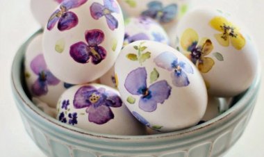 Βάψτε αυγά με υλικά που υπάρχουν στην κουζίνα σας!! Πειραματιστείτε!! Έχει πλάκα!!