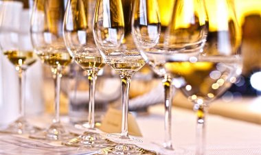 Στενότερη συνεργασία επιχειρήσεων κρασιού και γαστρονομίας για την ανάδειξη νέων τουριστικών προϊόντων