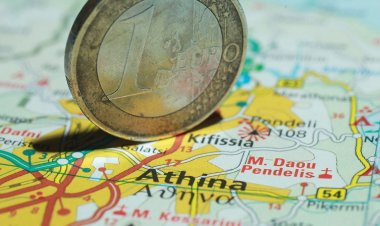 Γεμίζει το προεκλογικό καλάθι Τσίπρα με αφορολόγητο και μείωση πλεονασμάτων