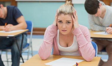 Γ. Μπαμπινιώτης: Μετατρέπουν τη Γ’ Λυκείου σε φροντιστήριο