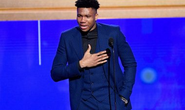 «Ευχαριστώ την Ελλάδα» Ο συγκλονιστικός λόγος, του πρώτου Έλληνα MVP του NBA, Γιάννη Αντετοκούνμπο (Video)