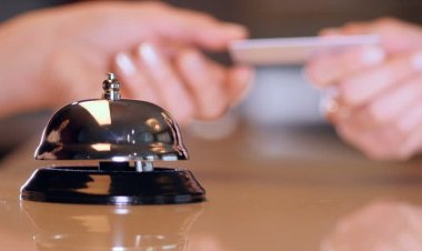 Προτεραιότητα του νέου υπουργού Τουρισμού Χάρη Θεοχάρη, η αλλαγή του φόρου διαμονής στα τουριστικά καταλύματα