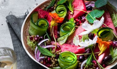 Επιλέξτε τις κατάλληλες τροφές για «χρυσαφένια» λάμψη από τον ήλιο!!