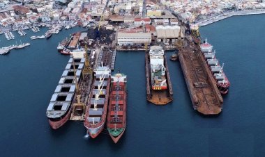 Νεώριο Σύρου: Τα πρώτα σημάδια ανάκαμψης!! Φεύγουν Πλοία από τα τουρκικά ναυπηγεία και πηγαίνουν στο Νεώριο