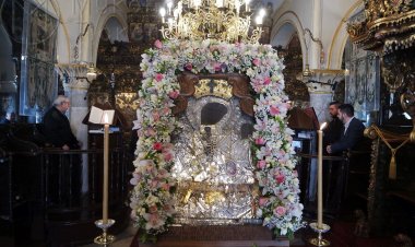 Μύκονος: Η πρώτη παράκληση προς την Υπεραγία Θεοτόκο στην Ιερά Μονή Παναγίας Τουρλιανής, στην Ανω Μερά.