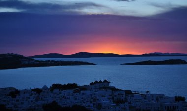 Mykonos: When nature does wonders on the island of winds!! Amazing sunset photos!!