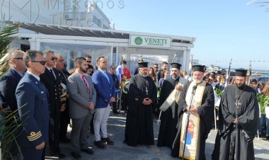 Μύκονος: Προσκύνημα και στέψη στην προτομή της Ηρωίδας Μαντούς Μαυρογένους [Εικόνες & Video]