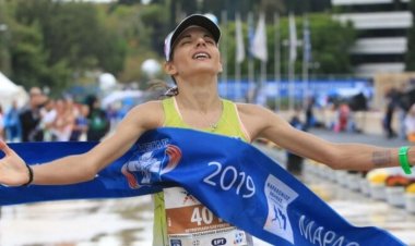 Η Ελευθερία Πετρουλάκη του Α.Ο. Μυκόνου πρώτη στον Αυθεντικό Μαραθώνιο και πρωταθλήτρια Ελλάδος (video)