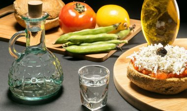 Αμετακίνητη η Κομισιόν: Εμμένει στην αύξηση του ΕΦΚ σε τσίπουρο και τσικουδιά