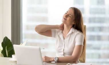 Αυχενικό, επακόλουθο της καθιστικής εργασίας!! 10 tips για την πρόληψη & την αντιμετώπιση!!