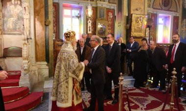 Σύρος: Η εορτή του Αγίου Βασιλείου και υποδοχή του νέου Έτους στον καθεδρικό Ναό του Αγίου Νικολάου Ερμούπολης