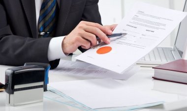 H συντριπτική πλειοψηφία των συμβολαιογράφων αποφάσισε την αποχή από τη σύνταξη συμβολαίων αλλά και από τη διαδικασία πλειστηριασμών