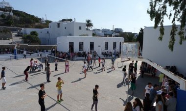 Σύγχυση με την Αργία των Τριών Ιεραρχών – Τι διευκρινίσεις ζητούν οι σύλλογοι [Νέα Εγκύκλιος]