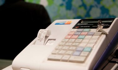 Φορολογικό πρόστιμο ύψους 500 ευρώ σε όσους δέν αντικαταστήσουν ταμειακές μηχανές - Ποιές πρέπει να αποσυρθούν