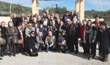 ΕΚΥΤ: Παρουσία του Μητροπολίτη Θηβών και Λεβαδείας Γεωργίου η κοπή της Αγιοβασιλειόπιτας της Ένωσης Κυκλαδικού Τύπου