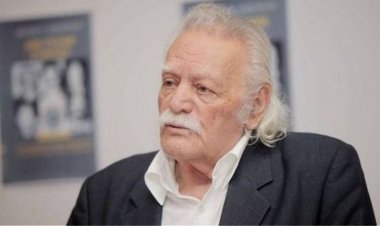 Cyclades : Ο Αντιπεριφερειάρχης Κυκλάδων Γιώργος Λεονταρίτης αποχαιρετά τον Μανώλη Γλέζο