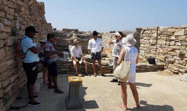 Coronavirus Travel: Συνολική ένταξη των ξεναγών στα μέτρα στήριξης