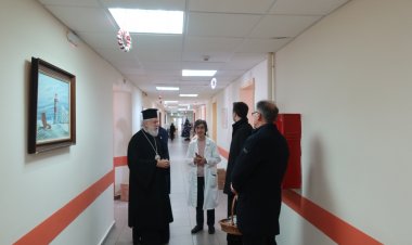 Coronavirus Pandemic - Δωροθέος Β΄: Δωρεά Ιατρικού Εξοπλισμού και Νοσηλευτικού Υλικού στο «Βαρδάκειο & Πρώιο Γενικό Νοσοκομείο Σύρου»