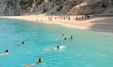 Coronavirus Travel: Το μπάνιο σε θαλασσινό νερό ή σε πισίνα που χλωριώνεται είναι ασφαλές!! Η καυτή άμμος δεν μεταδίδει τον ιό!!