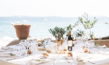 Coronavirus Pandemic: Στο τραπέζι το άνοιγμα Καφέ και Εστιατορίων νωρίτερα