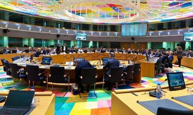 Bloomberg - Europe : Έγκριση εκταμίευσης 748 εκατ. ευρώ από το Eurogroup προς την Ελλάδα
