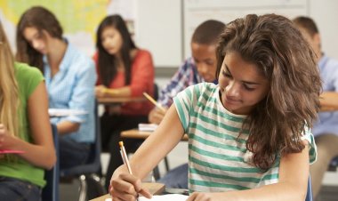 Panhellenic Exams 2024: Τα Θέματα, ο  Σχολιασμός & οι Απαντήσεις, στη Νεοελληνική Γλώσσα και Λογοτεχνία για τους υποψηφίους των ΓΕΛ