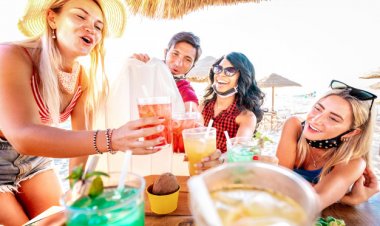 Coronavirus Disease: «Έκρηξη» κρουσμάτων στη διασκέδαση και στις ηλικίες 18-24, στο «κόκκινο» Αττική και τουριστικές περιοχές σύμφωνα με τον ΕΟΔΥ