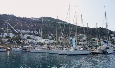 Mykonos - Coast Guard:  Μηχανική βλάβη σκάφους στη Μύκονο