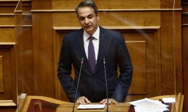 Hellenic Parliament - Μητσοτάκης: Η κανονική ζωή όπως τη θυμόμαστε δεν θα επανέλθει ούτε γρήγορα ούτε αυτόματα