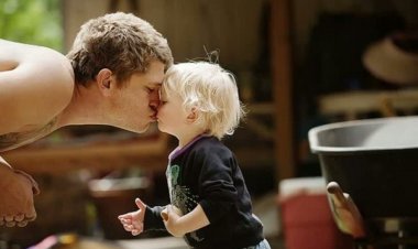 Paternity Leave: Άδεια δύο μήνες σε όλους τους πατεράδες!!