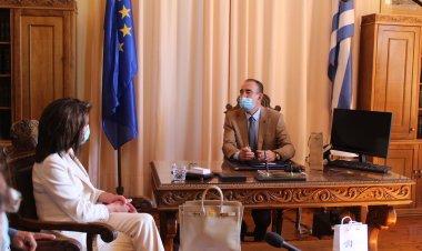 Mayor of Syros: Συνάντηση Δημάρχου Σύρου - Ερμούπολης με την Πρόεδρο της Επιτροπής "Ελλάδα 2021" Γιάννα Αγγελοπούλου