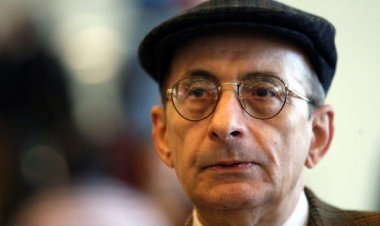 Syros – “Η Σύρος πού Αξίζουμε”: Στο πάνθεον της ιστορίας ο Μάνος, αλλά όχι στο «Πάνθεον» της Σύρου;