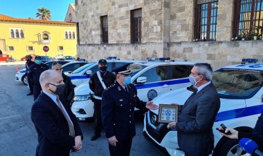 Aegean Islands: Με δέκα νέα οχήματα ενισχύθηκε η Αστυνομική Διεύθυνση Ρόδου μέσα από τους ευρωπαϊκούς πόρους της Περιφέρειας