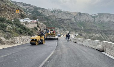 Aegean Islands - Santorini: Ολοκληρώνεται και παραδίδεται ο δρόμος προς το λιμάνι του Αθηνιού στη Σαντορίνη